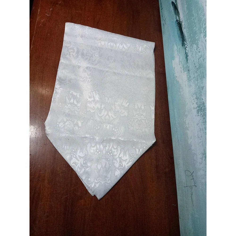 Vintage Elegant Table Runner 60